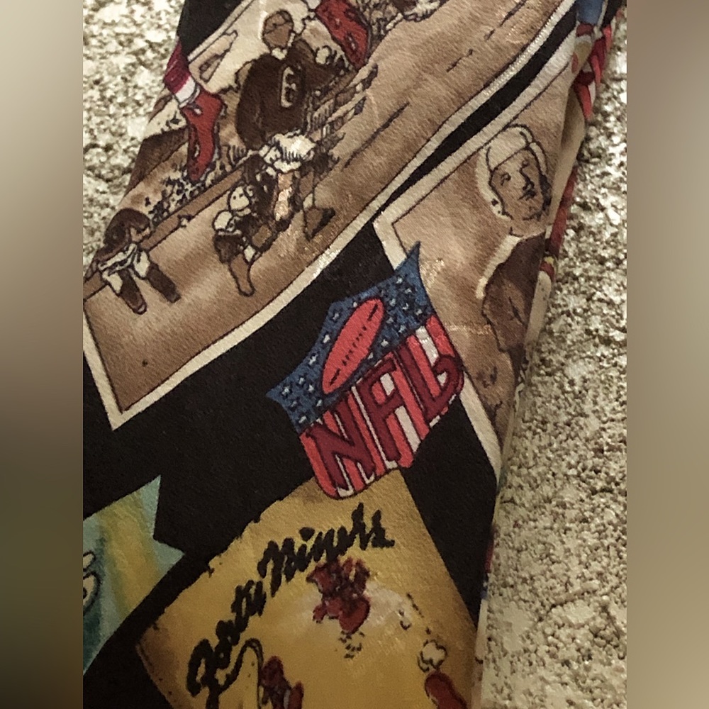 VNTG NFL TIE by: Nicole miller let’s go Classic!